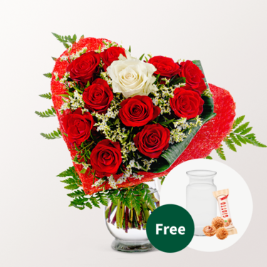 Rose Bouquet Romeo with vase & 3 Ferrero Giotto