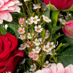 Flower Arrangement Herzenswunsch with vase & 3 Ferrero Giotto