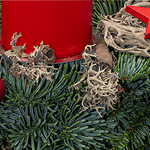 Red Coloured Wreath (Ø 25 cm) with 3 Ferrero Giotto