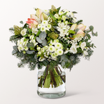 Premium Bouquet Winterliebe with Premium Vase & 3 Ferrero Giotto