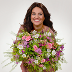 Premium Bouquet Helena with Premium Vase & 3 Ferrero Giotto