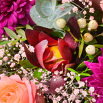 Premiumstrauß Blumenfreude mit Premiumvase & Ferrero Giotto 3er