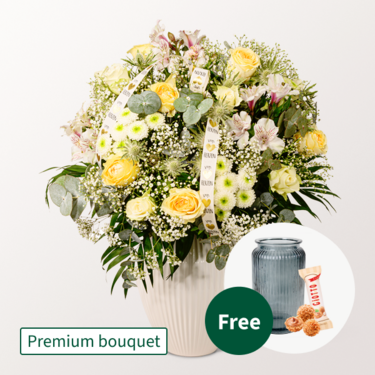 Premium Bouquet Ballade with Premium Vase & 3 Ferrero Giotto