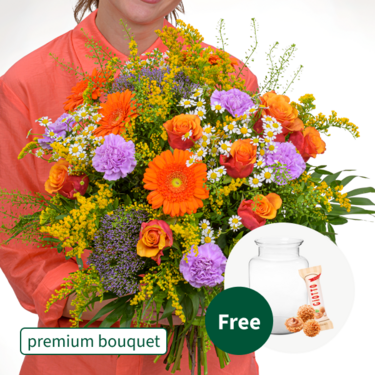 Premium Bouquet Blütenwiese with premium vase & 3 Ferrero Giotto