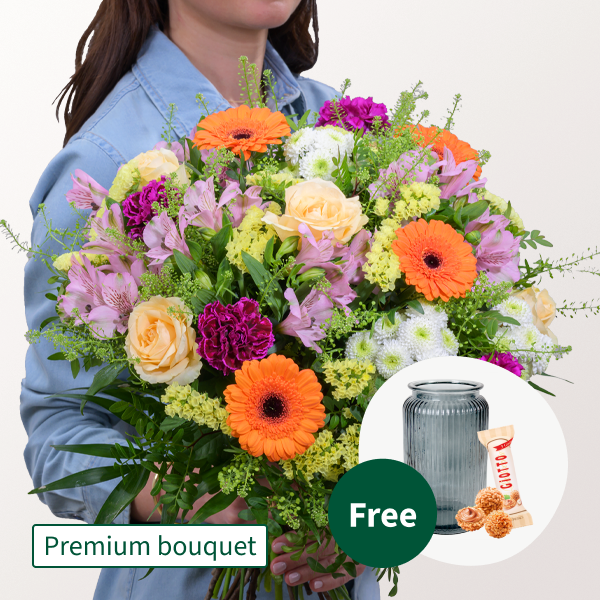 Premium Bouquet Paradiesschönheit with Premium Vase & 3 Ferrero Giotto