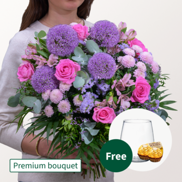 Premium Bouquet Danke with Premium Vase & 2 Ferrero Rocher