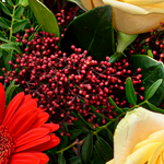 Flower Bouquet Holly with vase & 3 Ferrero Giotto